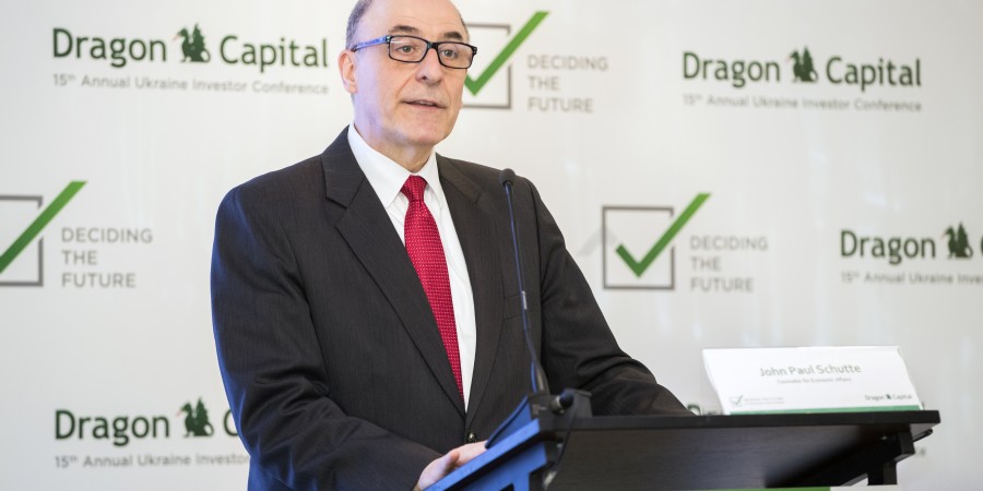 Джон Пол Шутте, Радник з економічних питань