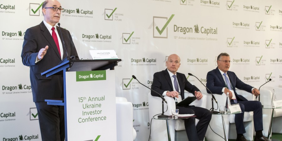 Джон Пол Шутте, Радник з економічних питань